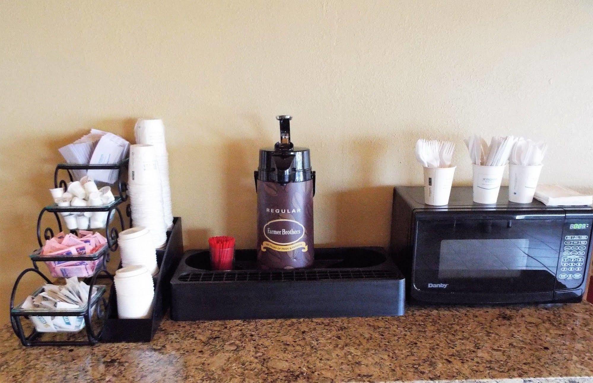 Super 8 By Wyndham Casper East/Evansville Ngoại thất bức ảnh
